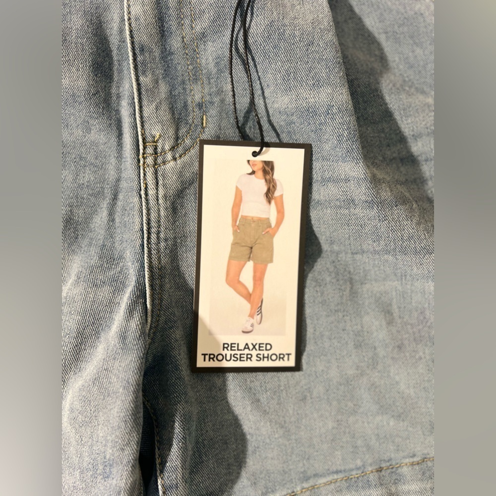 ✨ BCBGeneration Relaxed Denim Trouser Shorts | NWT | Size 11/30 ✨ - Picture 5 of 9